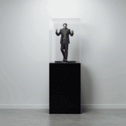 caja expositora de metacrilato con pedestal a medida