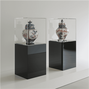 Caja expositora de metacrilato con pedestal de 30x30x110 cm