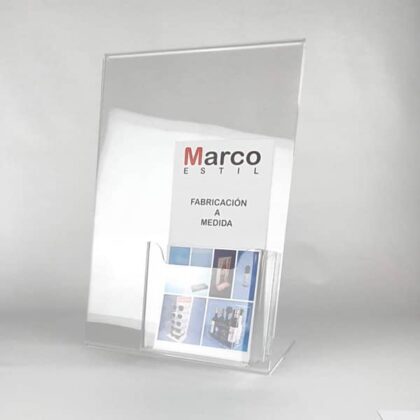 Portacarteles de metacrilato con portafolletos