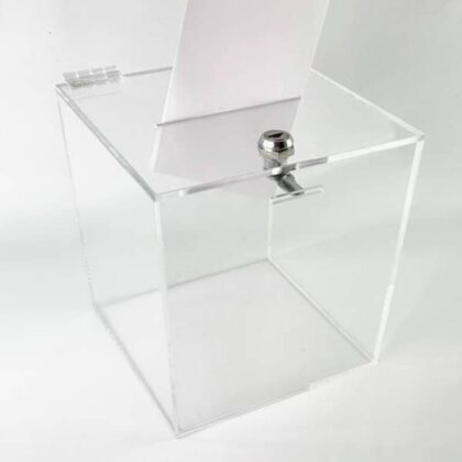 Urnas de metacrilato 30x30x30 cm. con llave
