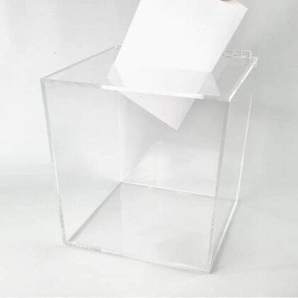 Urna de metacrilato 20x20x20 cm.