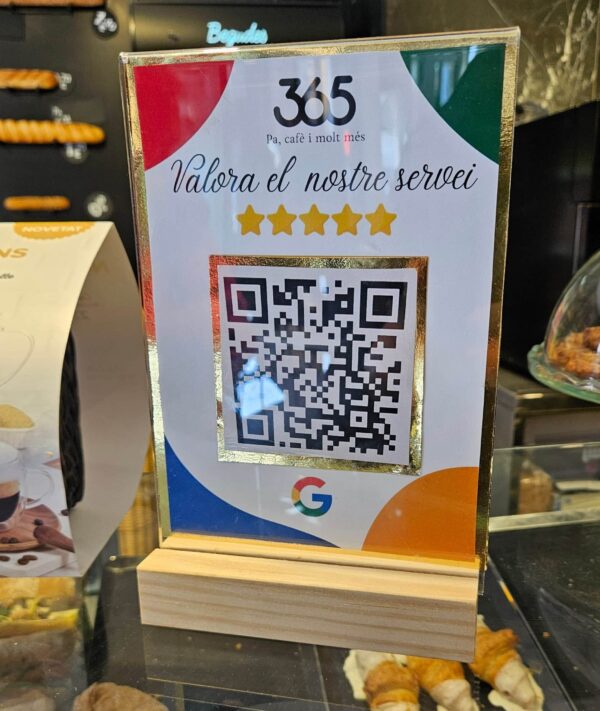 portamenú de metacrilato con base de madera a5