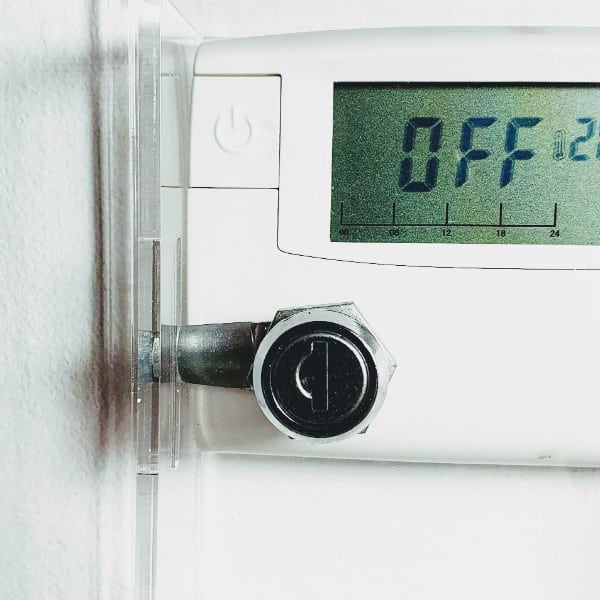 Caja para termostato con llave