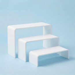 Elevadores de metacrilato blancos