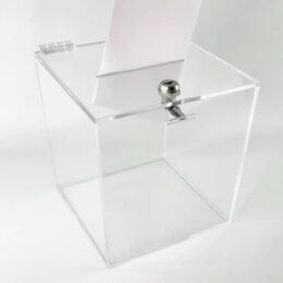 Urnas de metacrilato 25X25X25 cm.  con llave